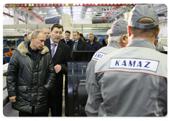 During his visit to Naberezhnye Chelny Prime Minister Vladimir Putin visited the R&D centre of the Kamaz truck manufacturing company|19 december, 2008|15:04