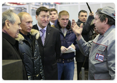 During his visit to Naberezhnye Chelny Prime Minister Vladimir Putin visited the R&D centre of the Kamaz truck manufacturing company|19 december, 2008|15:04