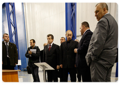 В.В.Путин посетил завод НПО «Сатурн», где ознакомился с производством двигателей для самолета «Сухой-Суперджет-100»|2 декабря, 2008|16:30