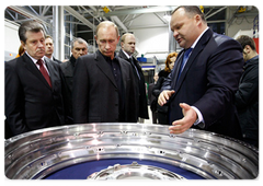 В.В.Путин посетил завод НПО «Сатурн», где ознакомился с производством двигателей для самолета «Сухой-Суперджет-100»|2 декабря, 2008|16:30