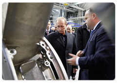 В.В.Путин посетил завод НПО «Сатурн», где ознакомился с производством двигателей для самолета «Сухой-Суперджет-100»|2 декабря, 2008|16:30