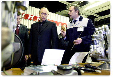В.В.Путин посетил ОАО «Автодизель»