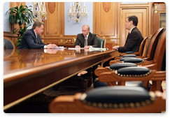 Prime Minister Vladimir Putin met with Igor Shuvalov and Alexander Zhukov to discuss the work of the Governmental Commission on Sustainable Development of the Russian Economy