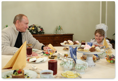 Prime Minister Vladimir Putin meets with little Buryat girl Dasha Varfolomeyeva, her sister and mother