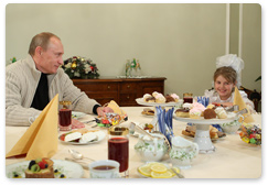 Prime Minister Vladimir Putin meets with little Buryat girl Dasha Varfolomeyeva, her sister and mother