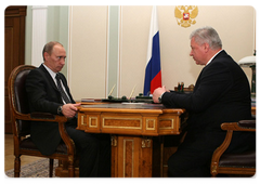 Prime Minister Vladimir Putin met with Chairman of the Federation of Independent Trade Unions of Russia (FNPR) Mikhail Shmakov|24 december, 2008|16:00