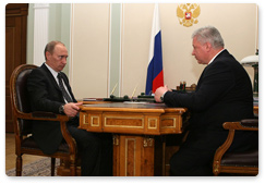 Prime Minister Vladimir Putin met with Chairman of the Federation of Independent Trade Unions of Russia (FNPR) Mikhail Shmakov