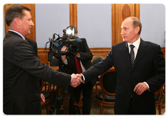 Prime Minister Vladimir Putin met with Deputy Prime Minister Sergei Ivanov|25 december, 2008|19:00