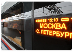 Prime Minister Vladimir Putin examined the first high speed Sapsan train and the Integral railway diagnostic system at the Moscow Railway Terminal in St Petersburg|26 december, 2008|17:00