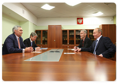 Prime Minister Vladimir Putin met with Peter Loescher, President and CEO of Siemens AG|26 december, 2008|17:30