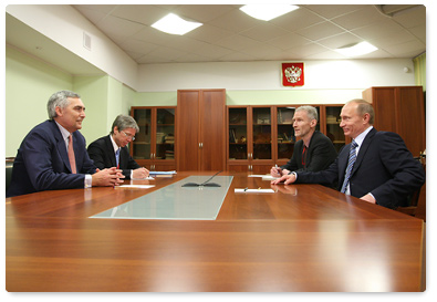 Prime Minister Vladimir Putin met with Peter Loescher, President and CEO of Siemens AG