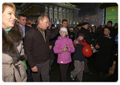 Председатель Правительства Российской Федерации В.В.Путин совершил прогулку по Санкт-Петербургу, в ходе которой побывал  на городской рождественской ярмарке|26 декабря, 2008|21:00