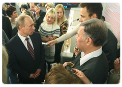 В.В.Путин поздравил журналистов правительственного пула с Новым годом|29 декабря, 2008|18:00