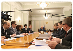 Prime Minister Vladimir Putin chaired a meeting of the Governmental Commission on Sustainable Development of the Russian Economy|30 december, 2008|20:00