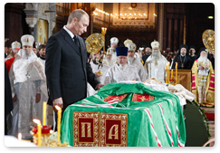 Vladimir Putin attended a lying-in-state ceremony for Patriarch of Moscow and All Russia Alexy II at the Cathedral of Christ the Saviour