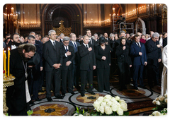 Vladimir Putin attended a lying-in-state ceremony for Patriarch of Moscow and All Russia Alexy II at the Cathedral of Christ the Saviour|9 december, 2008|13:00