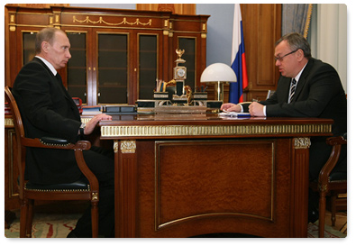 Prime Minister Vladimir Putin met with Vneshtorgbank Chairman Andrei Kostin