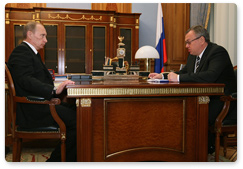 Prime Minister Vladimir Putin met with Vneshtorgbank Chairman Andrei Kostin