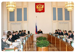 Vladimir Putin opens the Cabinet meeting|15 may, 2008|17:48