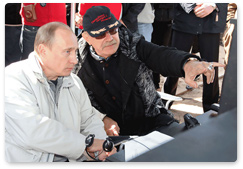 Prime Minister Vladimir Putin visited the setting of Nikita Mikhalkov’s new film Burnt by the Sun-2 in Shushary village