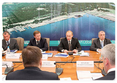 Vladimir Putin chaired a meeting on the creation of a second Baltic pipeline system during a trip to Ust-Luga|14 may, 2008|13:30