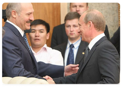 Председатель Правительства Российской Федерации Владимир Путин прибыл с рабочим визитом в Минск для участия в заседании Совета глав правительств государств-участников СНГ.|23 мая, 2008|13:43