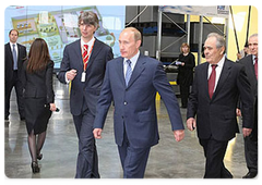 Vladimir Putin familiarized with the operation of the Severstalavto-Yelabuga auto assembly plant|27 may, 2008|15:20