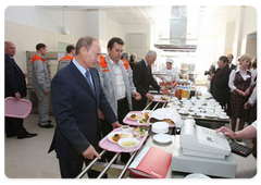 Vladimir Putin familiarized with the operation of the Severstalavto-Yelabuga auto assembly plant|27 may, 2008|15:31