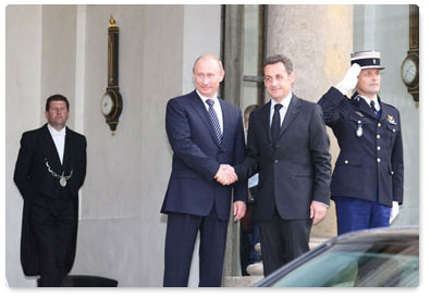 Russian Prime Minister Vladimir Putin met with French President Nicolas Sarkozy