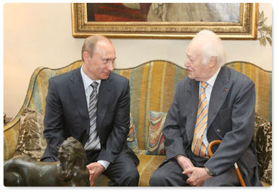 Председатель Правительства РФ В.В.Путин встретился с писателем Морисом Дрюоном