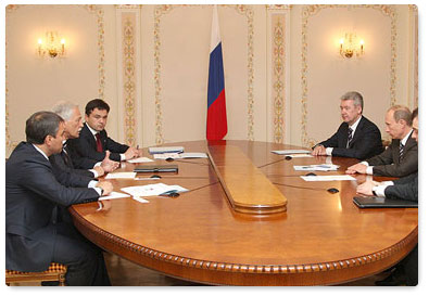 Prime Minister Vladimir Putin met with the United Russia party leadership