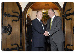 Russian Prime Minister Vladimir Putin met with King Juan Carlos I of Spain in informal atmosphere|19 june, 2008|20:00