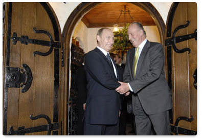 Prime Minister Vladimir Putin met with King Juan Carlos I of Spain