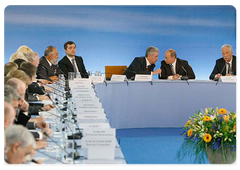 Prime Minister Vladimir Putin met with members of the United Russia Parliamentary Party|29 june, 2008|14:30