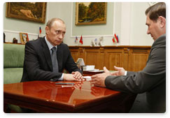 Russian Prime Minister Vladimir Putin met with Kursk Governor Alexander Mikhailov