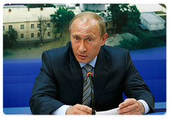 Vladimir Putin chaired a meeting devoted to the provision of water resources and improving efficiency in water use, developing domestic waterways and the construction of river and canal vessels|15 july, 2008|19:00