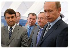 Vladimir Putin chaired a meeting devoted to the provision of water resources and improving efficiency in water use, developing domestic waterways and the construction of river and canal vessels|15 july, 2008|19:00