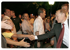 Russian Prime Minister Vladimir Putin on his trip to Nizhny Novgorod met with visitors of the first public reception office of United Russia, which was opened there on Wednesday.|24 july, 2008|22:00