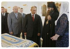 Russian Prime Minister Vladimir Putin handed over to the Nativity (Stroganov) Church in Nizhny Novgorod the icon “Resurrection-Descent into Hell”|24 july, 2008|19:30