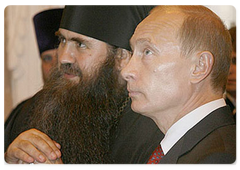Russian Prime Minister Vladimir Putin handed over to the Nativity (Stroganov) Church in Nizhny Novgorod the icon “Resurrection-Descent into Hell”|24 july, 2008|19:30