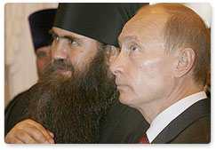 Vladimir Putin handed over to the Nativity (Stroganov) Church in Nizhny Novgorod the icon "Resurrection-Descent into Hell"