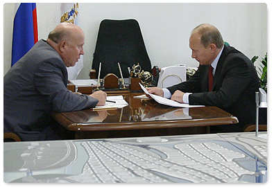 Председатель Правительства Российской Федерации В.В. Путин провел рабочую встречу с губернатором Нижегородской области В.П. Шанцевым