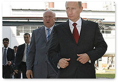 Vladimir Putin visited the foundry and rolling facility under construction at the United Metallurgical Company and the Vyksa Metallurgical Plant