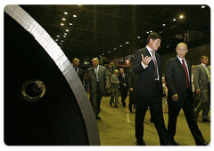 Russian Prime Minister Vladimir Putin visited the foundry and rolling facility under construction during his trip to the Nizhny Novgorod Region|24 july, 2008|19:00