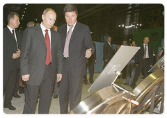 Russian Prime Minister Vladimir Putin visited the foundry and rolling facility under construction during his trip to the Nizhny Novgorod Region|24 july, 2008|19:00