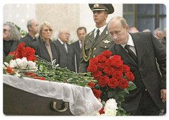 Prime Minister Vladimir Putin took part in Alexander Solzhenitsyn's funeral procession|5 august, 2008|14:00