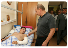 Prime Minister Vladimir Putin visited two Air Force pilots who were downed during the peace enforcement operation in Georgia, and who are now staying at hospitals in Moscow|23 august, 2008|18:30