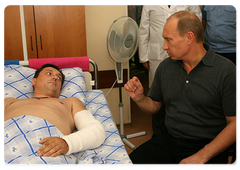 Prime Minister Vladimir Putin visited two Air Force pilots who were downed during the peace enforcement operation in Georgia, and who are now staying at hospitals in Moscow|23 august, 2008|18:30