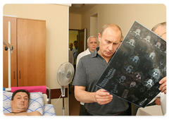 Prime Minister Vladimir Putin visited two Air Force pilots who were downed during the peace enforcement operation in Georgia, and who are now staying at hospitals in Moscow|23 august, 2008|18:30