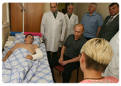 Prime Minister Vladimir Putin visited two Air Force pilots who were downed during the peace enforcement operation in Georgia, and who are now staying at hospitals in Moscow|23 august, 2008|18:30